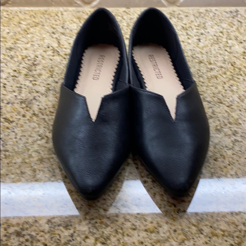 Size 8 Restricted brand black flats. Brand new! - Picture 7 of 7